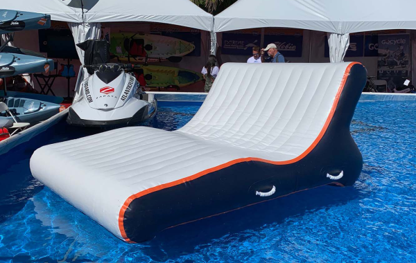 Пляжный плавающий надувной лежак